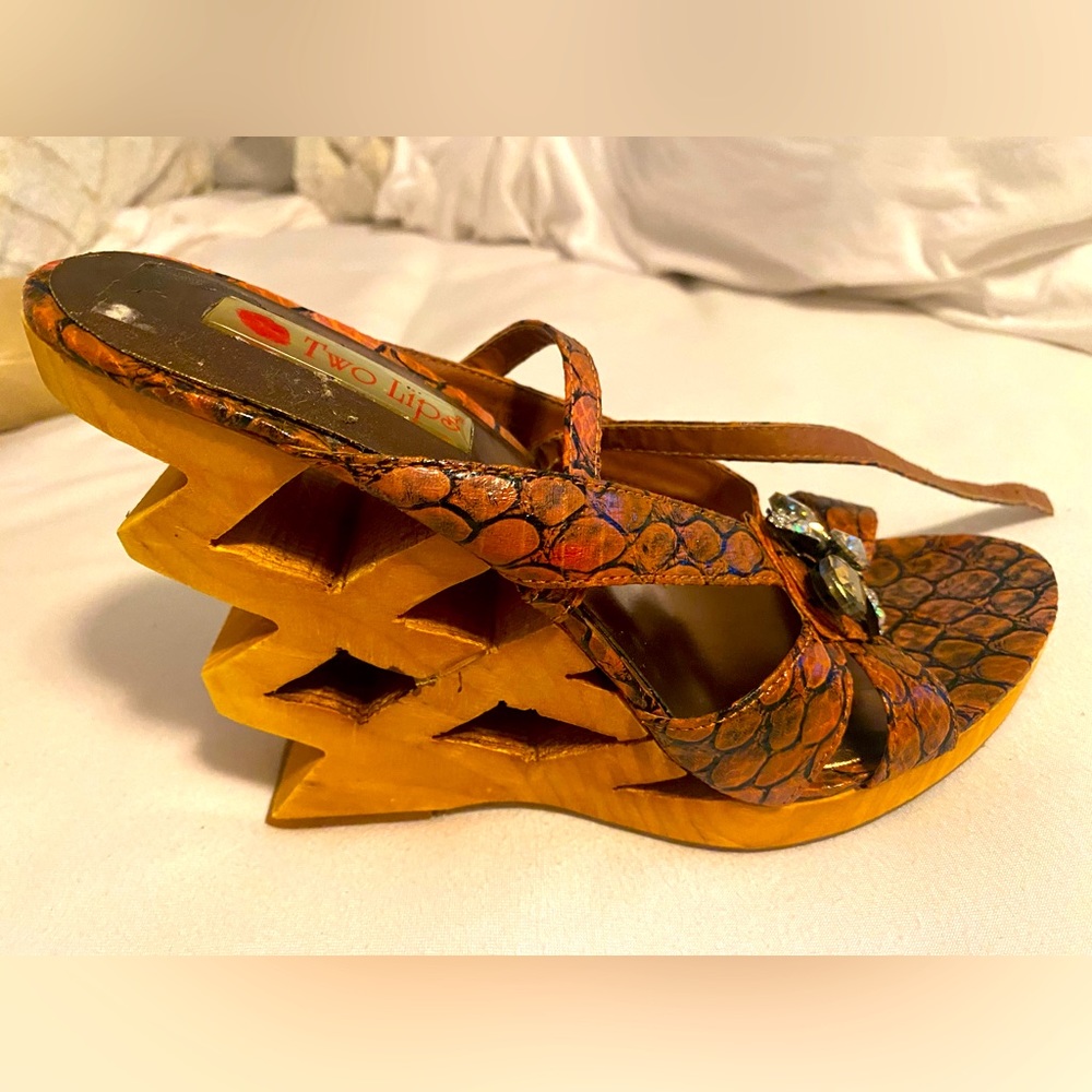 Two Lips size 9.5